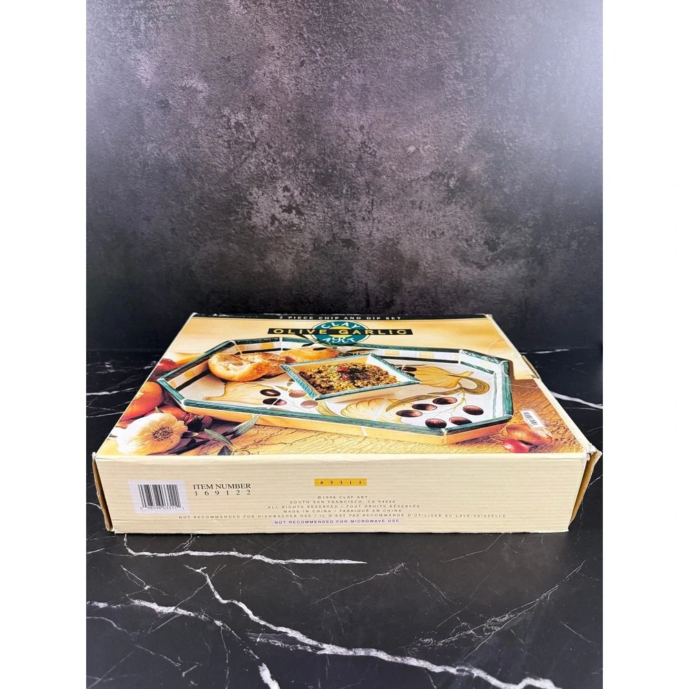 VTG NEW in Box 1996 Clay Art 2-Piece Chip and Dip Set Olive Garlic Design